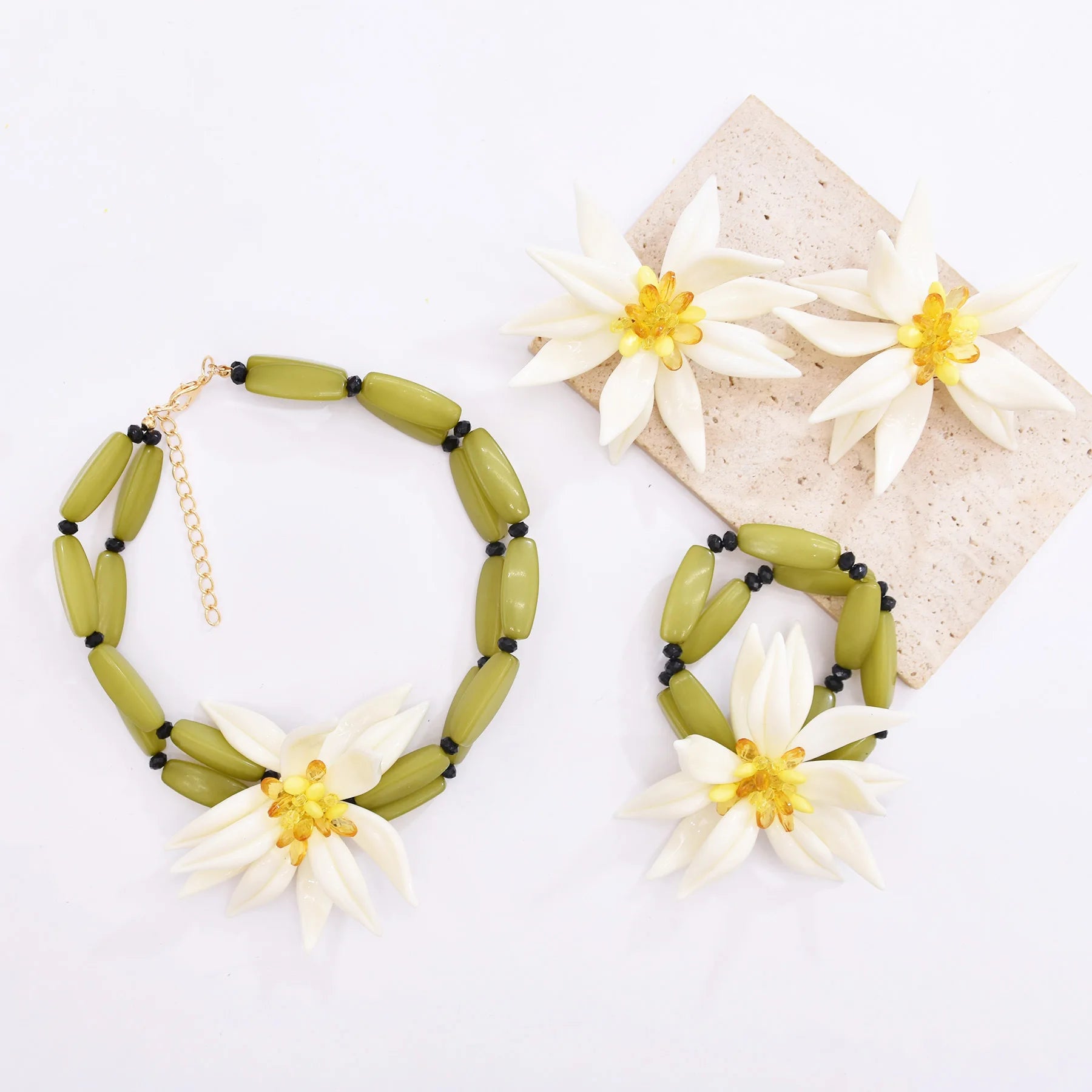 New Bamboo Flower Jewelry Set with Vacation Style Acrylic Flower Earrings Bracelet Necklace Three Piece Set High Luxury